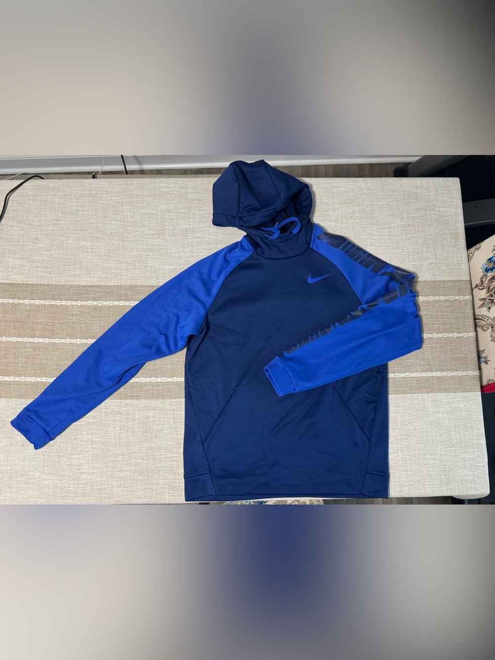 Nike Men's Navy and Royal Blue Hooded Training Pullover